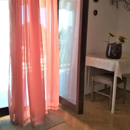 Lili 아파트 로비니
